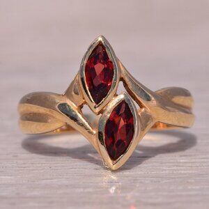 Toi et Moi Garnet Ring in Yellow Gold